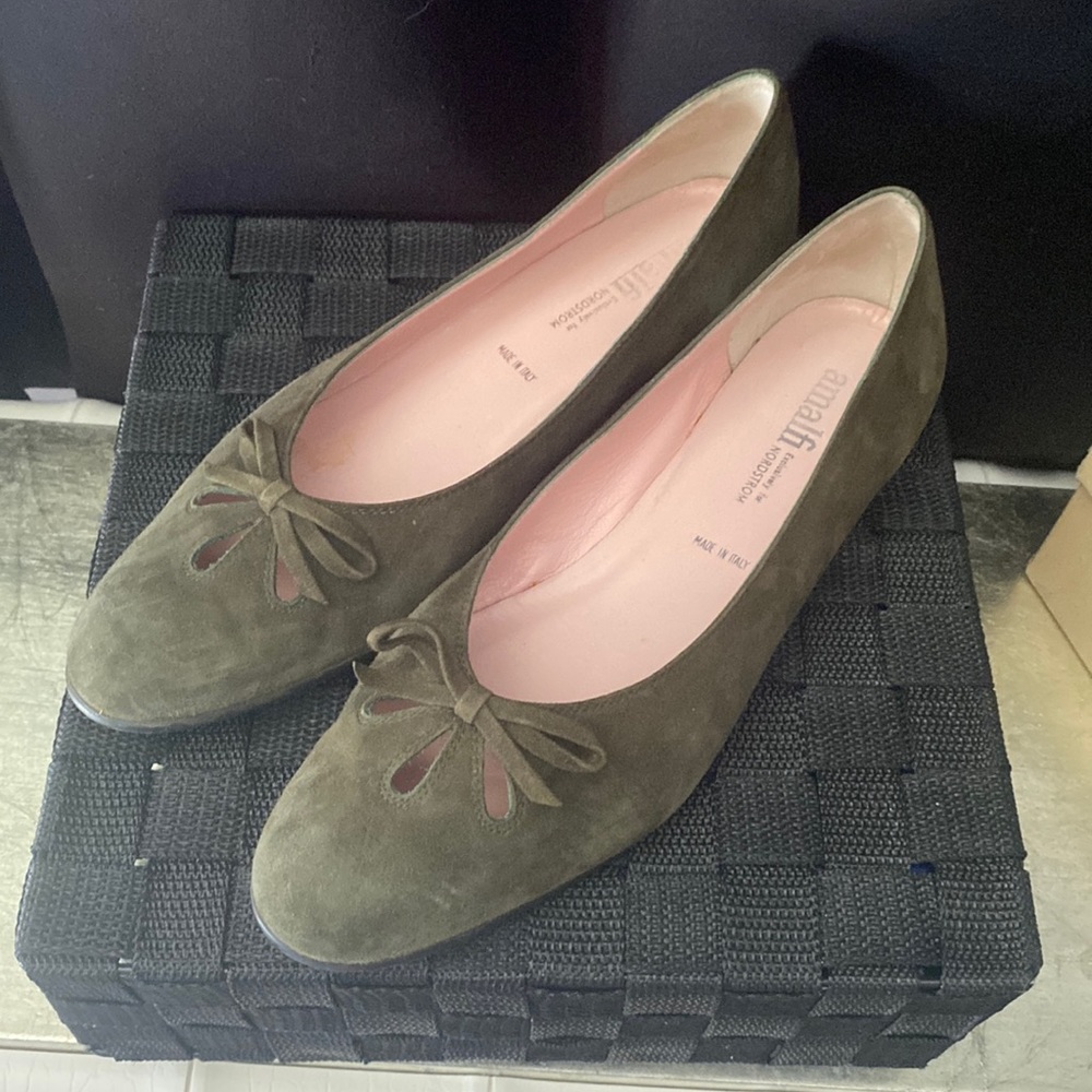 Hunter green suede shoes size 10.5 M. Gently worn in very good condition.